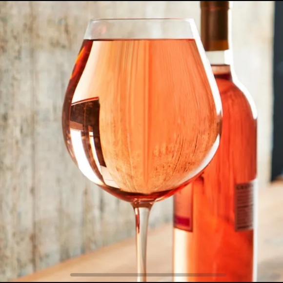 NIB-Fun oversized wine glass. Holds a whole bottle of wine 🍷🍷🍷🍷Clear glass - Picture 3 of 4